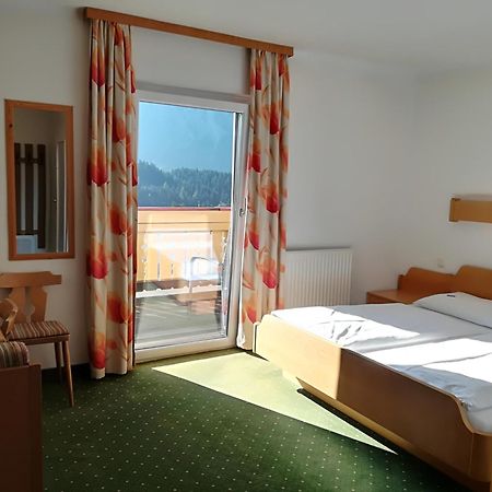 Hotel Pension Sonnenuhr タウプリッツ エクステリア 写真
