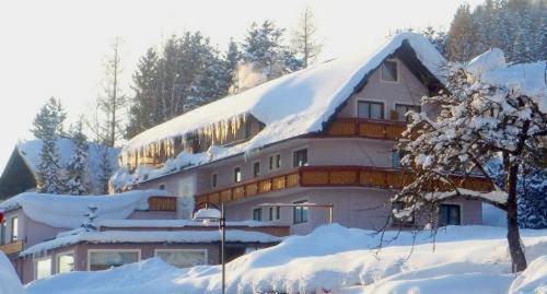 Hotel Pension Sonnenuhr タウプリッツ エクステリア 写真