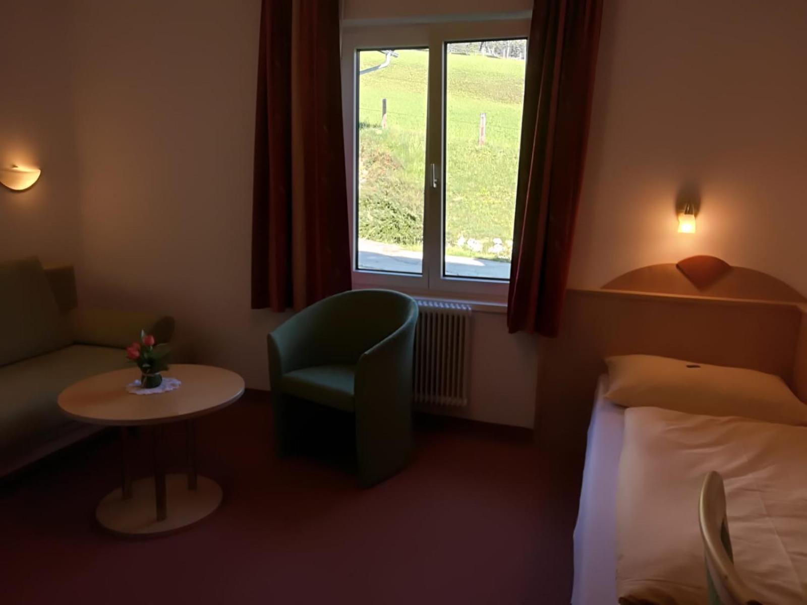 Hotel Pension Sonnenuhr タウプリッツ エクステリア 写真